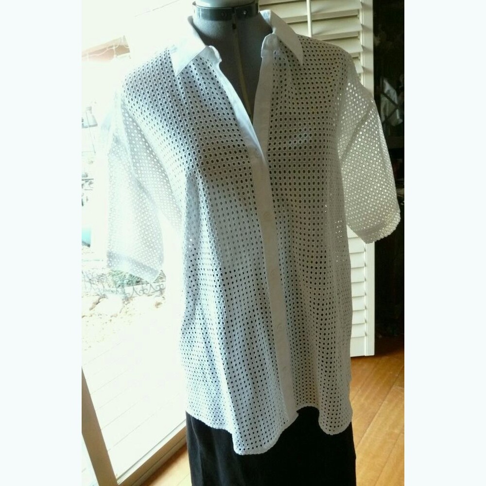 NWT Express Crisp White Eyelet Lace Loose Cut Cotton Button Down Shirt L-XL